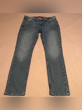 GUESS Woman’s Faded & Distressed Skinny-Leg Denim High-Rise Blue Jeans